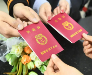 发钱催婚，为什么越催越远？